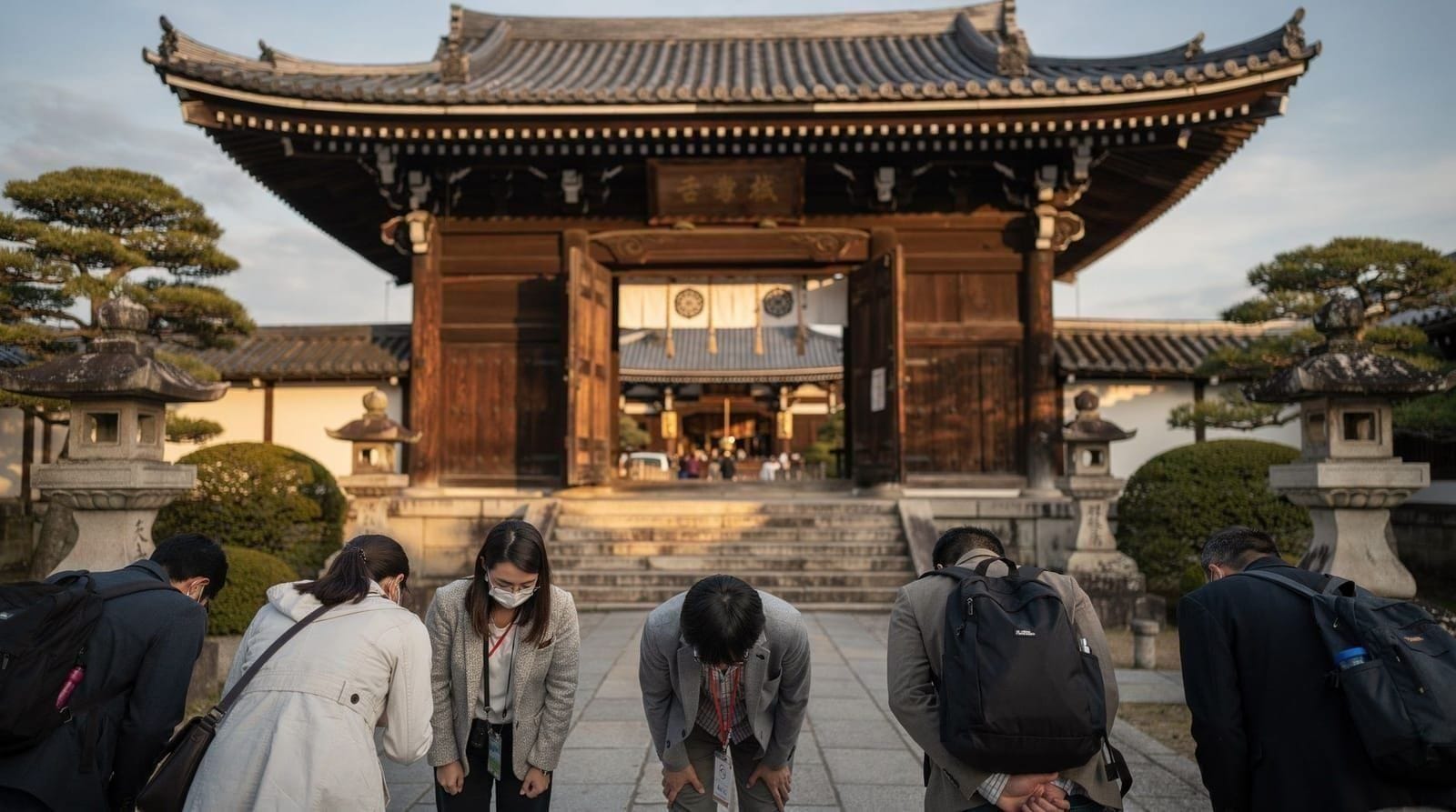 Japanese etiquette in Kansai — The etiquette rules that genuinely matter in Osaka, Kyoto, and Kobe — temple man