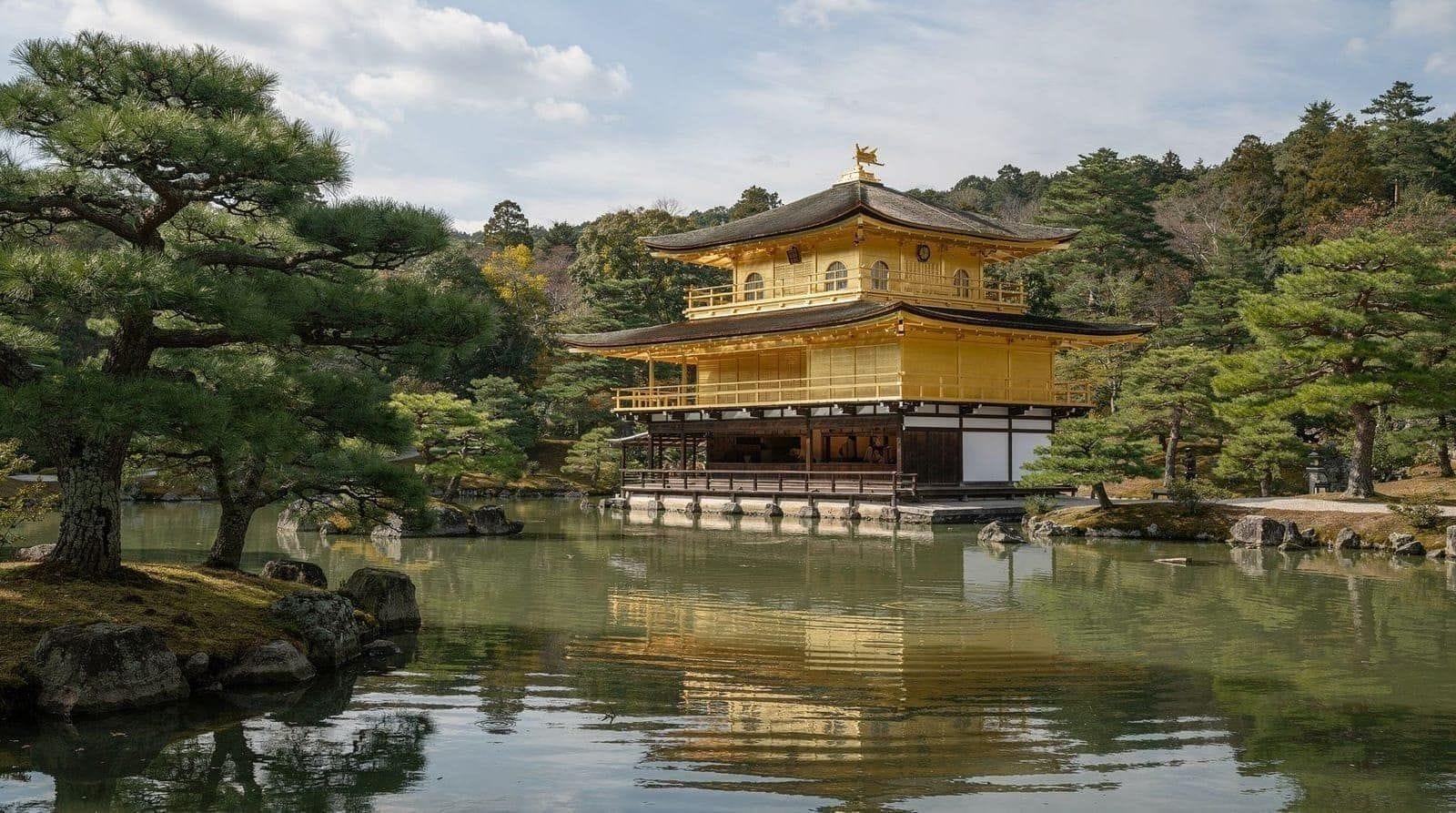Kyoto: Kyoto Kinkaku-ji golden pavilion guided tour