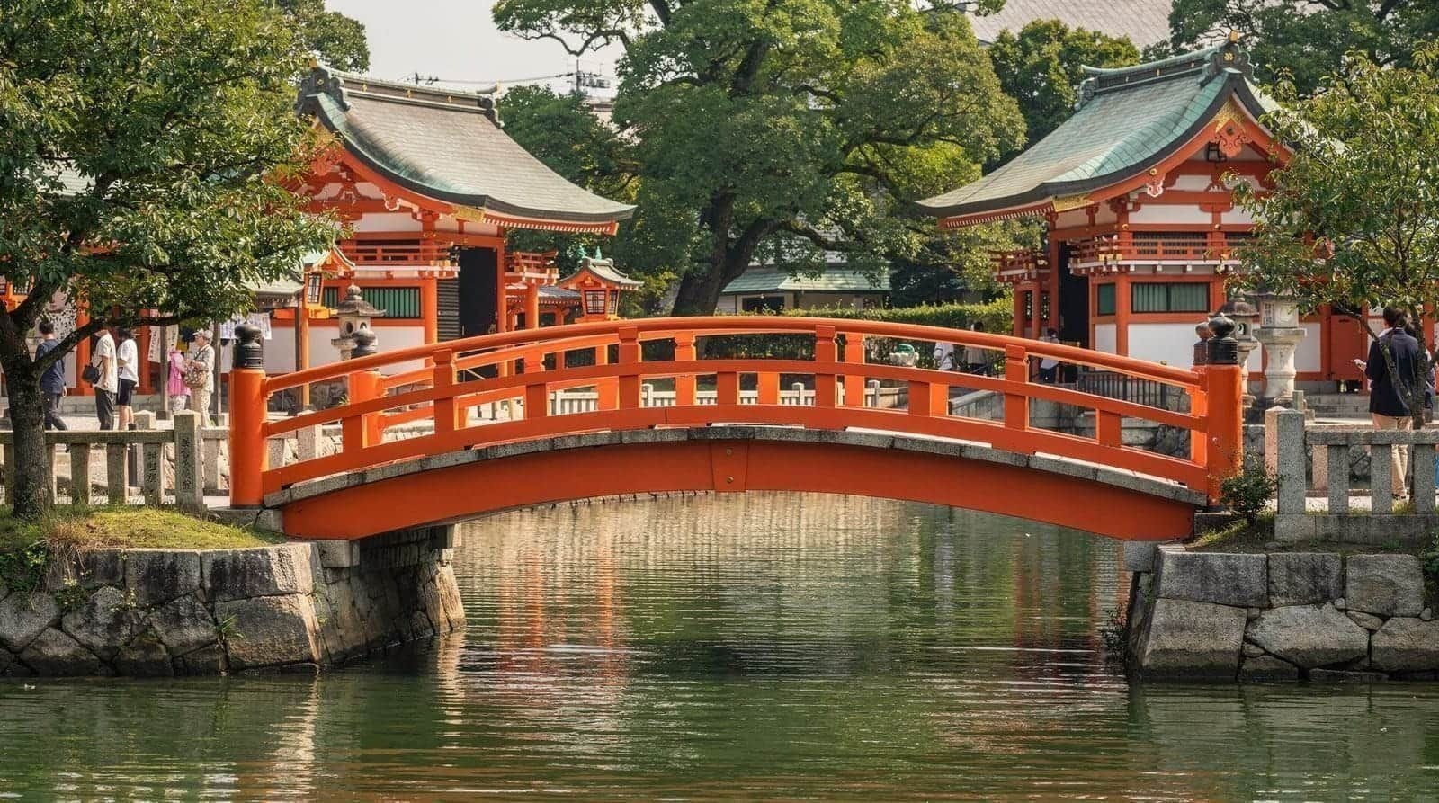 Sumiyoshi Taisha guide — Guide to Sumiyoshi Taisha in Osaka — one of Japan's oldest Shinto shrines, its d
